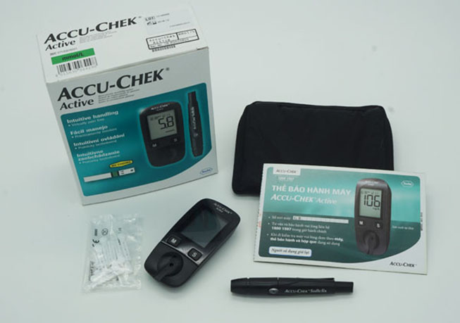 bộ sản phẩm máy đo đường huyết Accu-chek Active
